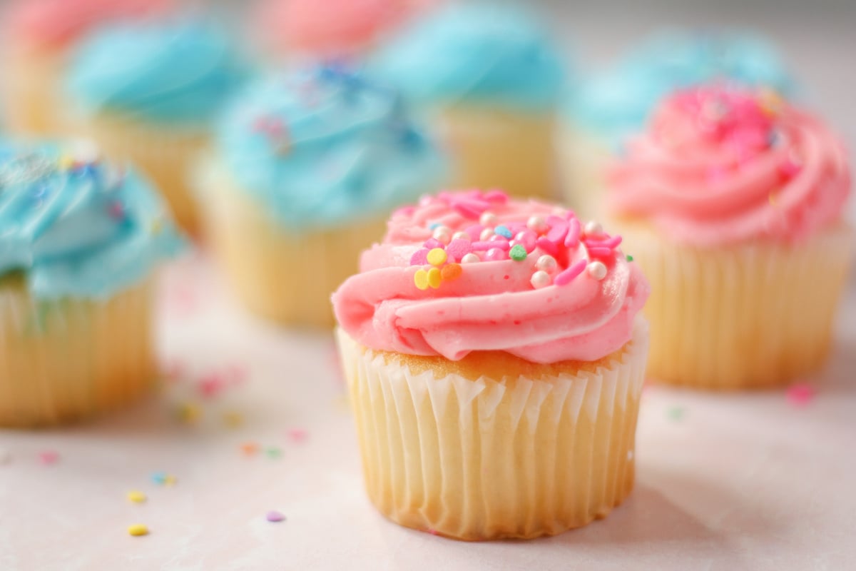 Gender reveal baby shower cupcakes